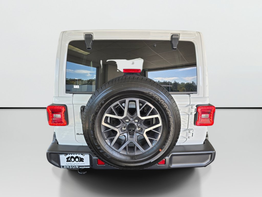 Used 2025 Jeep Wrangler Unlimited Sahara AWD/4WD image 4