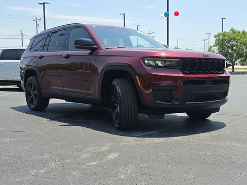 Used 2025 Jeep Grand Cherokee L Altitude AWD/4WD image 14