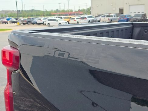 Used 2025 Chevrolet Silverado 1500 LT Trail Boss w/ LT Trail Boss Premium Package AWD/4WD image 2