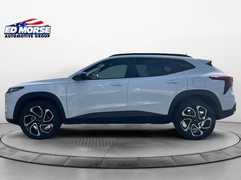 Used 2024 Chevrolet Trax RS w/ Driver Confidence Package FWD image 2