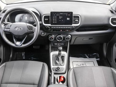 Certified 2025 Hyundai Venue Limited FWD image 30