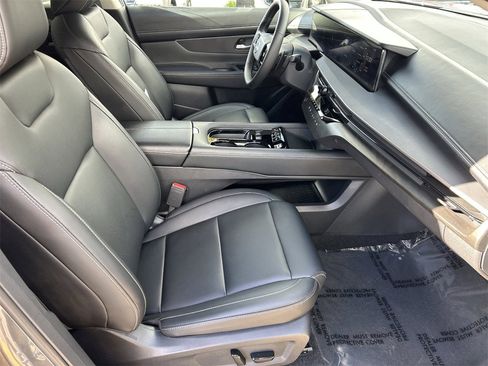 Certified 2025 Nissan Murano SV image 9