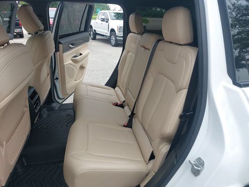 Used 2024 Jeep Grand Cherokee Limited w/ Black Appearance Package RWD image 15