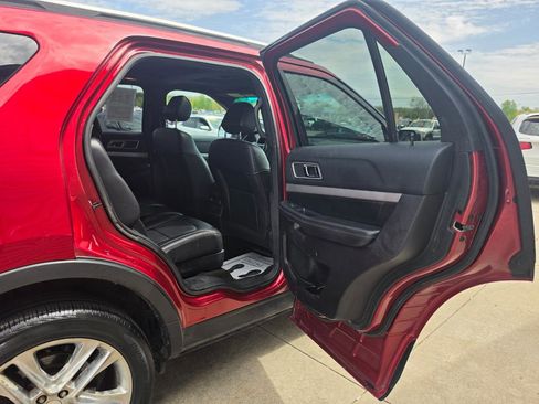 Used 2016 Ford Explorer XLT w/ Equipment Group 202A AWD/4WD image 15
