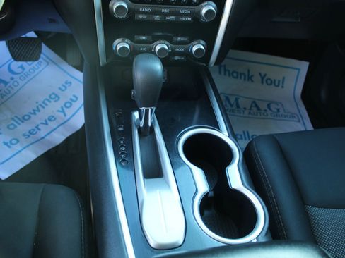 Used 2018 Nissan Pathfinder S image 16