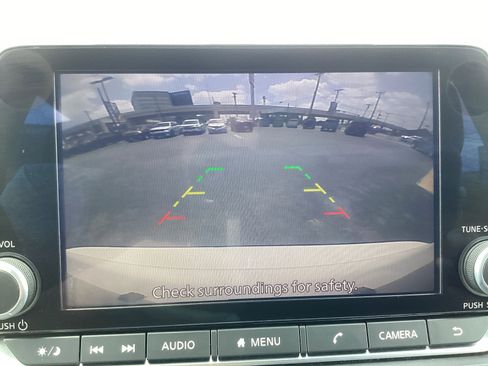 Used 2024 Nissan Rogue S FWD image 19