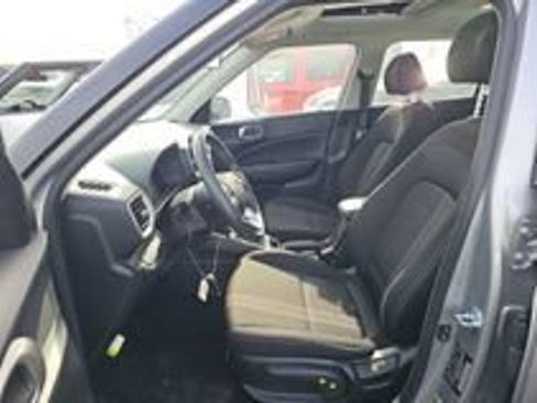 Used 2025 Hyundai Venue SEL FWD image 16