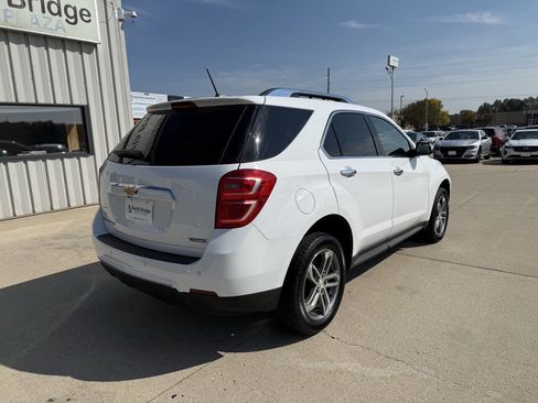 Used 2017 Chevrolet Equinox Premier w/ Enhanced Convenience Package image 4