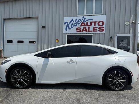 Used 2024 Toyota Prius XLE FWD image 12