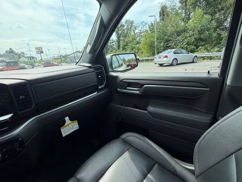 Used 2025 GMC Sierra 1500 SLT AWD/4WD image 12