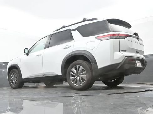 Used 2025 Nissan Pathfinder SV AWD/4WD image 10