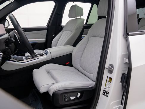 Used 2025 BMW X5 M60i image 17