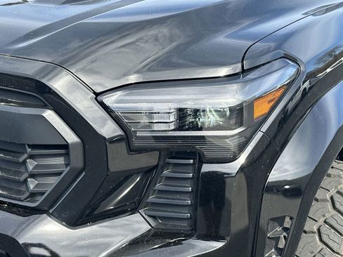 Used 2025 Toyota Tacoma TRD Sport image 11