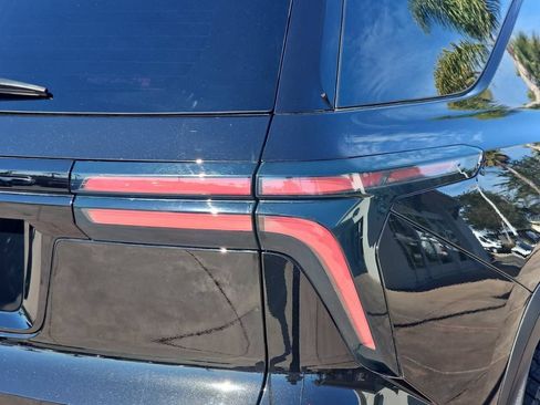 Used 2024 Chevrolet Traverse Z71 w/ Enhanced Driving Package AWD/4WD image 39