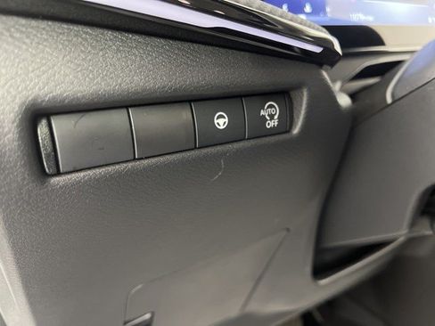 Used 2025 Nissan Kicks SR FWD image 26