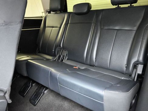 Used 2022 Ford Expedition XLT image 20