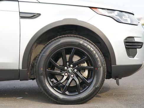 Used 2019 Land Rover Discovery Sport SE image 14