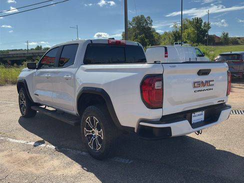Used 2024 GMC Canyon AT4 w/ Technology Package AWD/4WD image 7