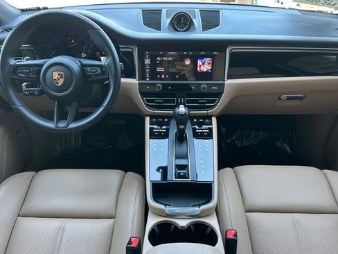 Certified 2023 Porsche Macan AWD/4WD image 6