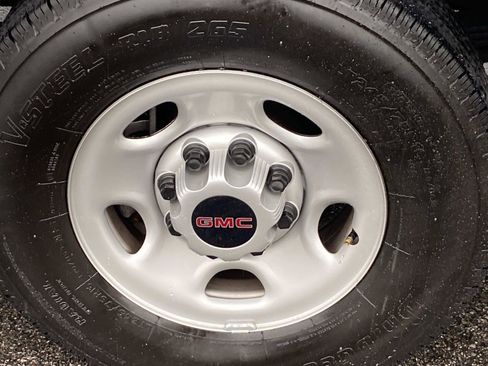 Used 2024 GMC Savana 2500 w/ Driver Convenience Package image 27