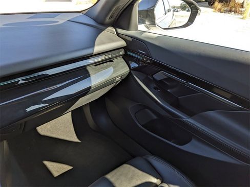 Used 2024 BMW 530i image 19