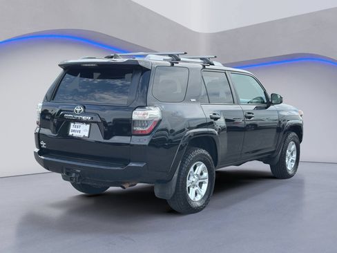 Used 2017 Toyota 4Runner SR5 AWD/4WD image 6