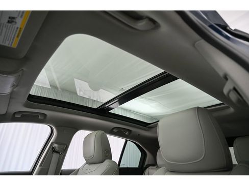 Used 2021 Cadillac XT4 Luxury w/ Cold Weather Package image 34