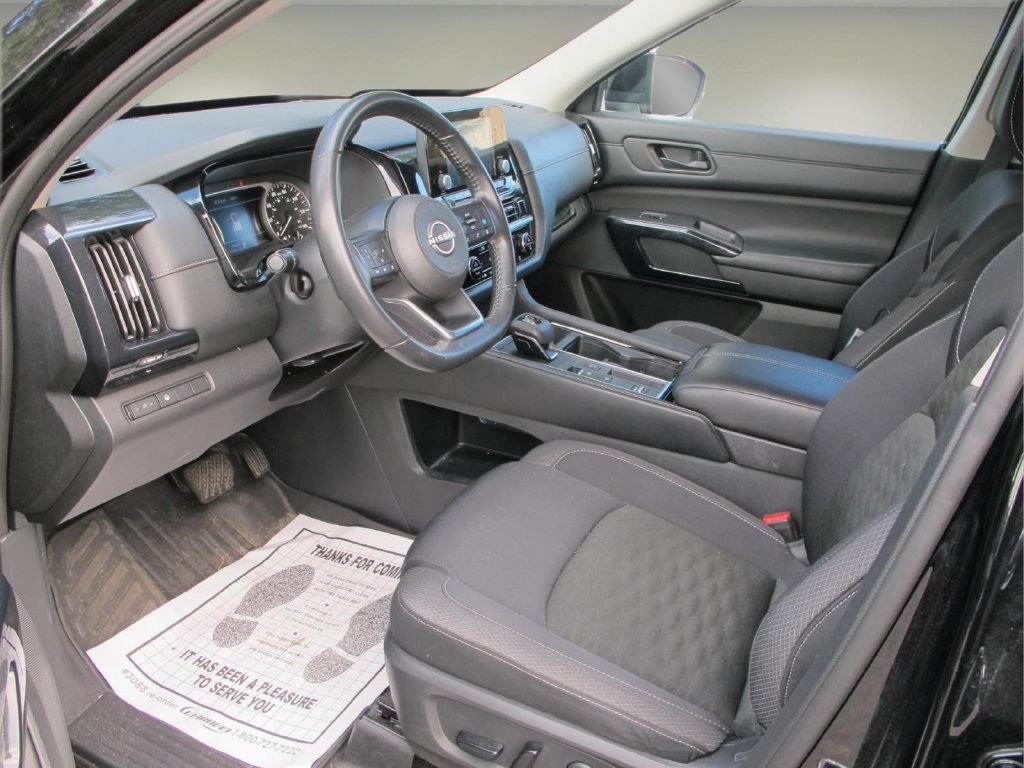 Used 2024 Nissan Pathfinder SV FWD image 9