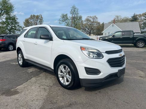 Used 2017 Chevrolet Equinox LS image 3