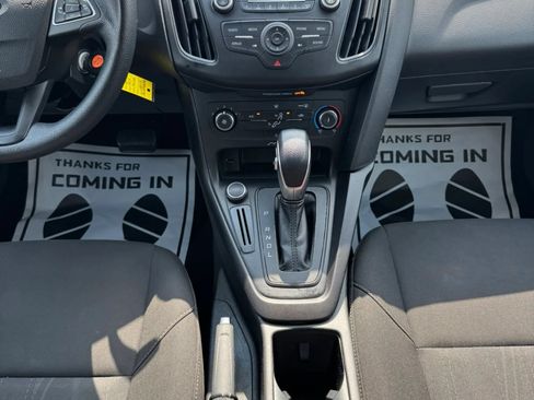 Used 2017 Ford Focus SE FWD image 43