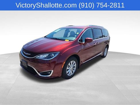 Certified 2018 Chrysler Pacifica Touring-L Plus image 16