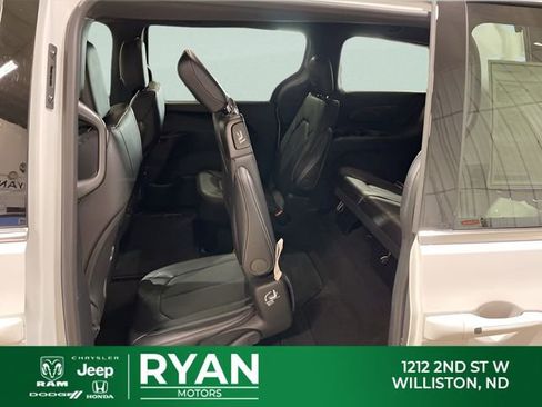New 2026 Chrysler Pacifica Select AWD/4WD image 62
