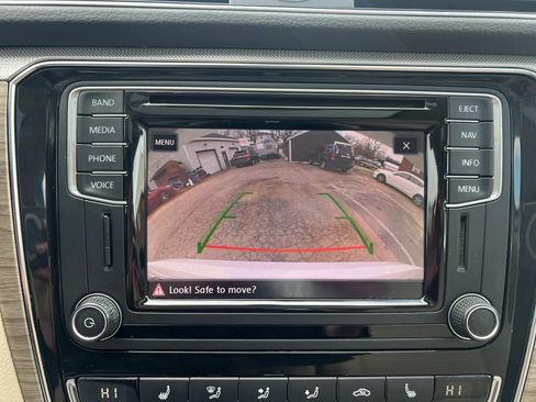 Used 2017 Volkswagen Passat 1.8T SE image 28