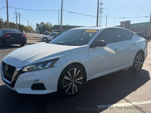 Used 2019 Nissan Altima 2.5 SR w/ SR Premium Package image 17