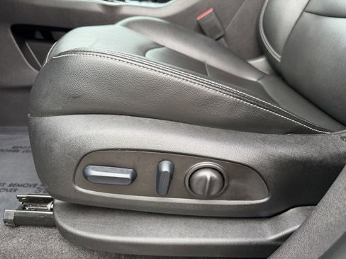 Used 2024 GMC Terrain SLT image 19