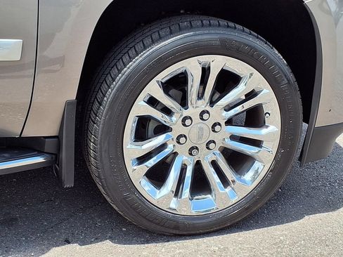 Used 2019 Cadillac Escalade Luxury RWD image 9