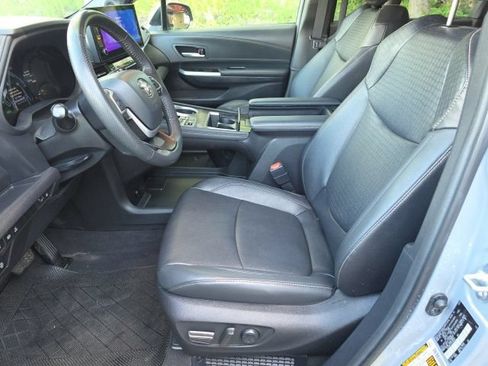 Used 2025 Toyota Sienna XLE Woodland Edition AWD/4WD image 14