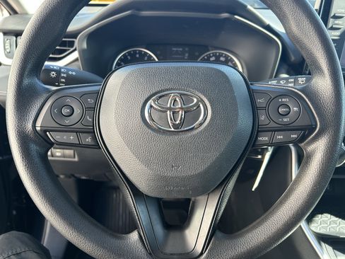 Certified 2021 Toyota RAV4 LE AWD/4WD image 21