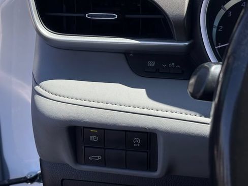 Used 2023 Toyota Highlander XLE FWD image 25