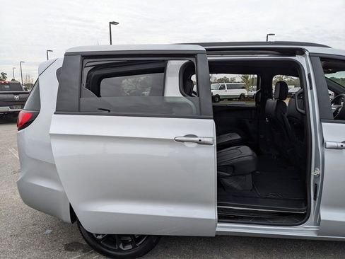 Certified 2026 Chrysler Pacifica Select w/ S Appearance Package image 56