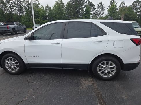 Used 2022 Chevrolet Equinox LS AWD/4WD image 3
