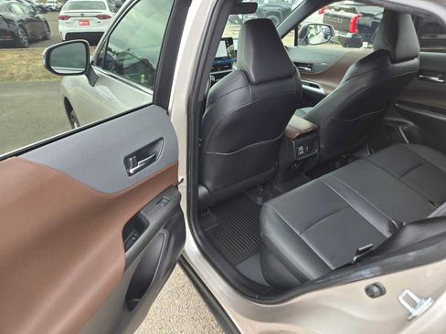Used 2022 Toyota Venza XLE AWD/4WD image 17