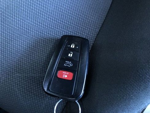 Used 2025 Toyota RAV4 XLE AWD/4WD image 29