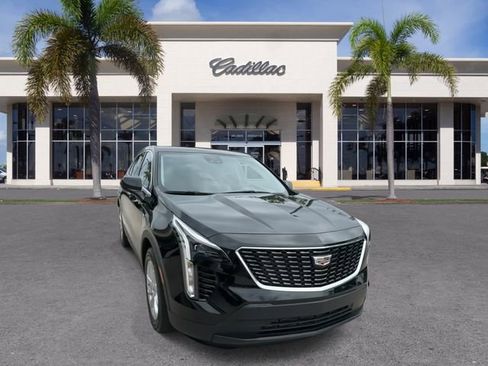 Certified 2022 Cadillac XT4 Luxury w/ Driver Awareness Package image 3