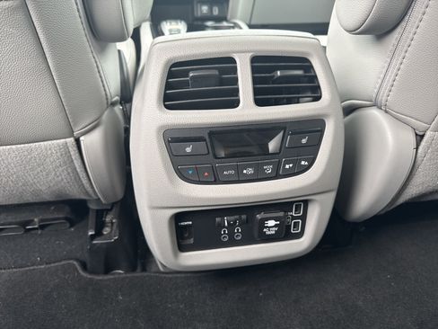 Used 2022 Honda Pilot Touring image 32