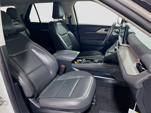 Used 2025 Ford Explorer Active w/ Active Comfort Package image 27