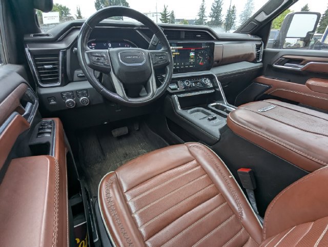 Used 2024 GMC Sierra 2500 Denali Ultimate AWD/4WD image 2