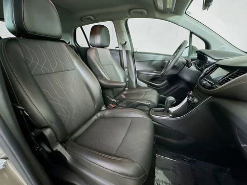 Used 2021 Chevrolet Trax LT w/ Driver Confidence Package image 14