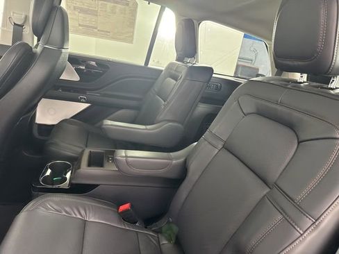 New 2025 Lincoln Aviator Reserve w/ Luxury Package image 17