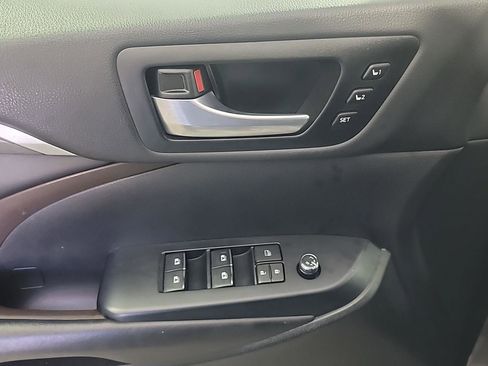 Used 2018 Toyota Highlander Limited AWD/4WD image 36
